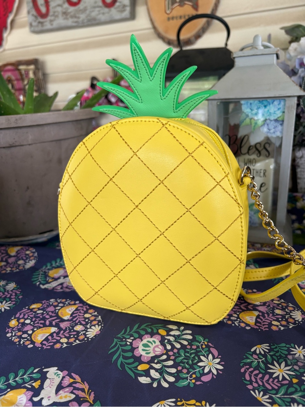 Kate Spade Jeweled Pineapple 3D Crossbody Like New - Picture 2 of 3